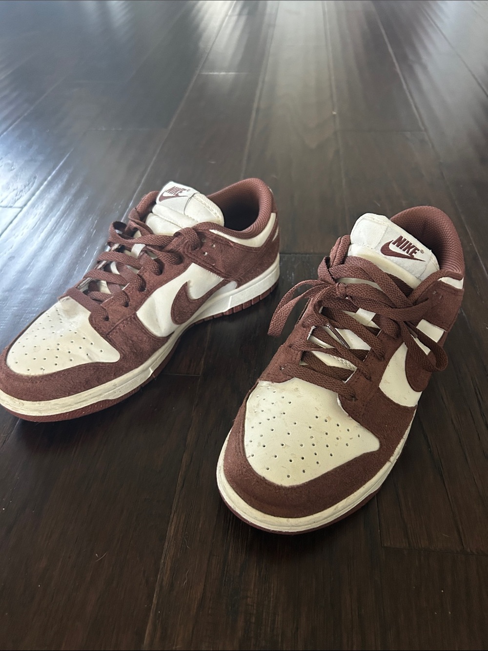 Nike Low-Top Sneakers in White and Burgundy Suede
